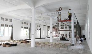 Pemasangan rangkai baja di Kantor Pos lantai  saat mempersiapkan Jakarta Contemporary Art Space