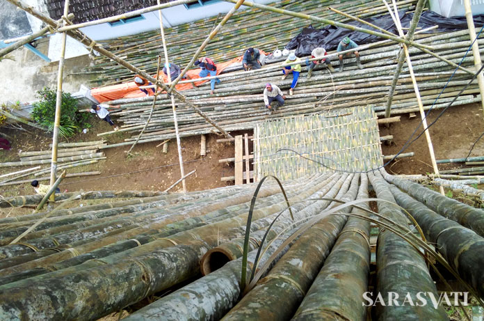Pendampingan dalam proses pengawetan bambu pada proyek gereja bambu di Dusun Jengger, Kabupaten Malang oleh ASF 